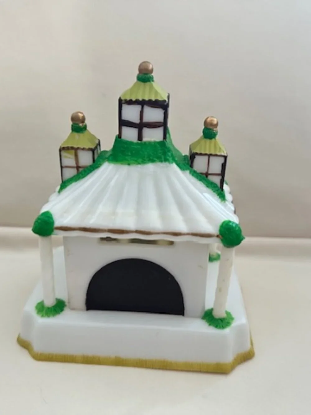Wilton vintage plastic